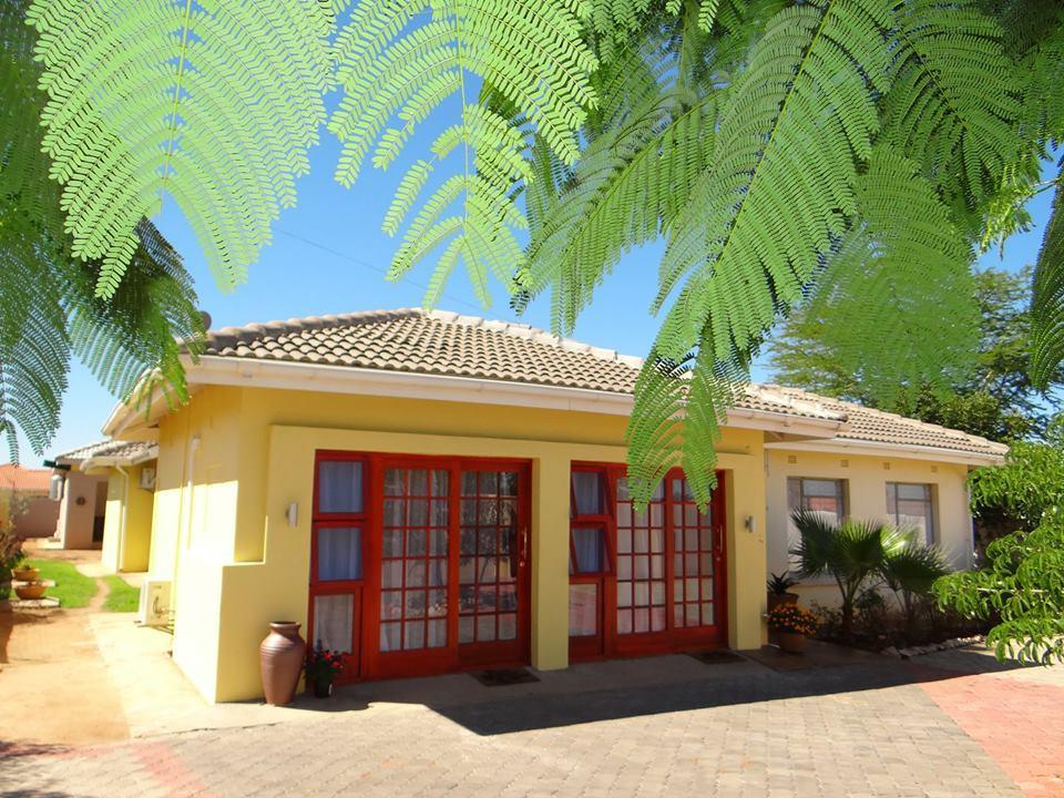 Sunflower Court Bed And Breakfast Gaborone Bagian luar foto